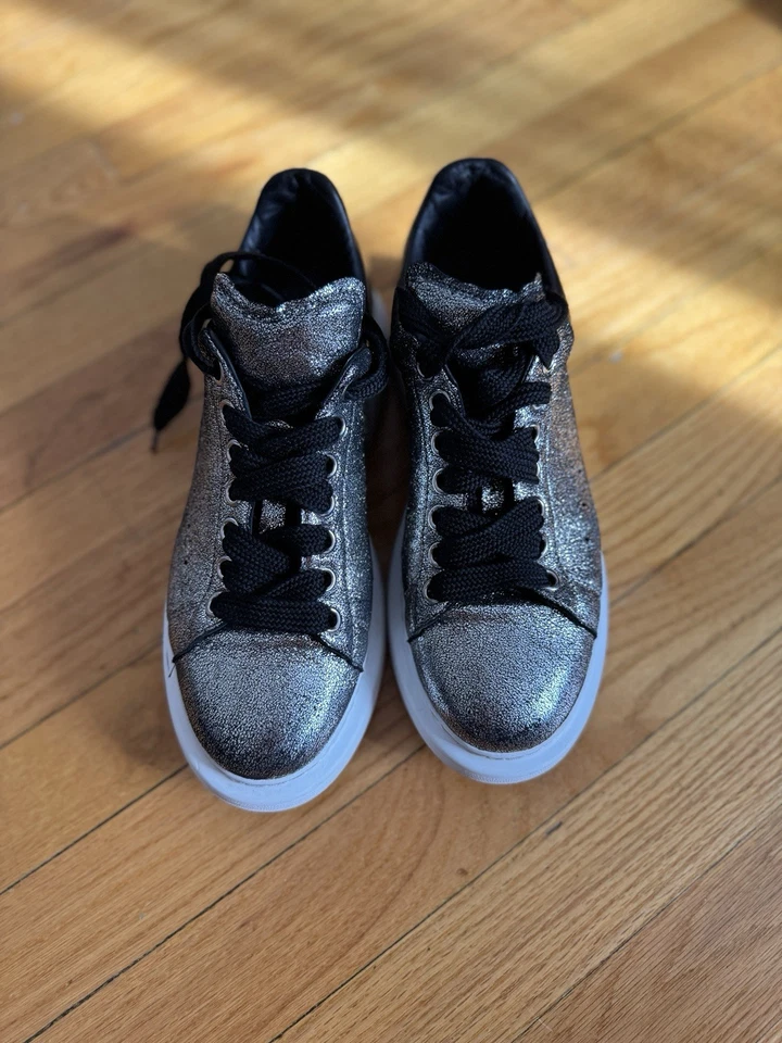 Zapatillas McQueen negras brillantes para mujer 8,5 Foto 1 de 4