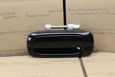 2004 LEXUS GS430 ЛЕВАЯ РУЧКА ЗАДНЕЙ ДВЕРИ СО СТОРОНЫ ВОДИТЕЛЯ ЧЕРНАЯ КРАСКА КОД 202 - Изображение 1 из 4