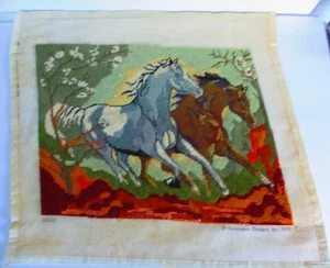 Vintage fertige Nadelspitzen Pferde braun & weiß läuft 70er Jahre - Bild 1 von 4