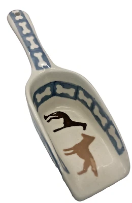 Cuchara de croquetas de cerámica polaca cuchara de comida dura en patrón PASTELES o exposición canina. Foto 1 de 4