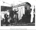 1972 Press Photo Gypsy Rosi Weiss And Her Children In Front Of Their Home