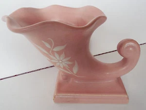 ABINGDON POTTERY #569 PINK CORNUCOPIA VASE - decorated with Raised White Flower  - Picture 1 of 6