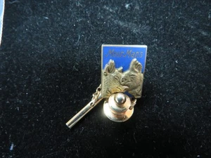 Vintage 1971 Moorman's Feeds Happy Hogs Tie Tac Pin by Joe Munroe - Picture 1 of 2