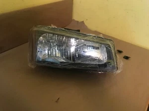 Conjunto de faros derechos TYC 03-06 Silverado 10396912 nuevo con pestaña agrietada, - Imagen 1 de 15