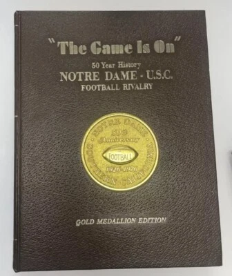 "The Game Is On" Notre Dame-USC 50 Year History Signed Limited #178 Applegate Foto 1 de 4