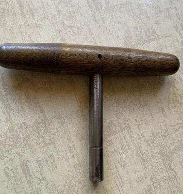 Herramienta/llave de afinación de instrumento estrella con mango en T de colección Foto 1 de 2