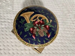 Mikasa "Holiday Music" Weihnachtshorn mit Stechpalme rund bedeckt Schmuckschatulle Schale - Bild 1 von 8