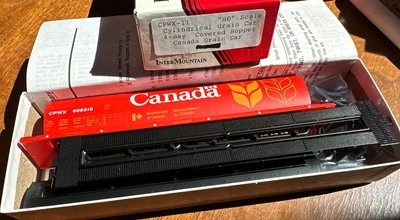 Intermountain HO Kit CPWX-11 Cylindrical Grain 4-Bay Covered Hopper Canada NY - Image 1 of 4