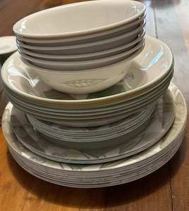 Corelle STRUKTURIERTE BLÄTTER Set Abendessen Mittagessen Brotteller & Schüsseln 30+ Teile - Bild 1 von 10