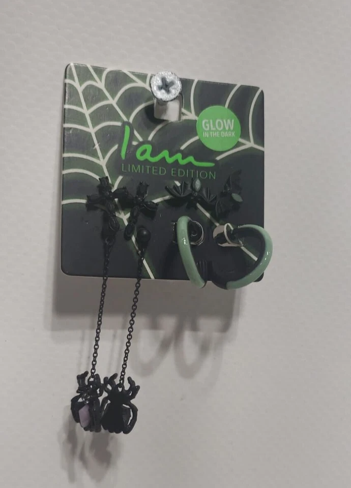 Pendientes de Halloween I Am 'Edición Limitada' Brillan en la Oscuridad, 4 Pares Foto 1 de 1