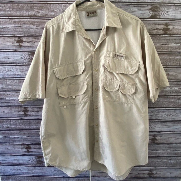 Alpine Design Men 's Short-Sleeved Button-Down Fishing Shirt Size M Pockets Logo - Image 1 of 4