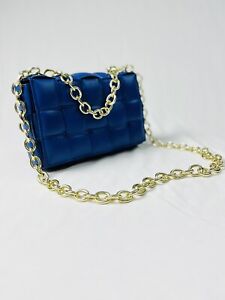 BLUE PADDED WEAVE BAG WITH GOLD CHAIN STRAPS AND DETACHABLE POUCH