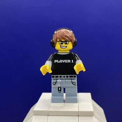 LEGO® Minifig col182 - Video Game Guy, Series 12 (Minifigure Only) - Image 1 of 4