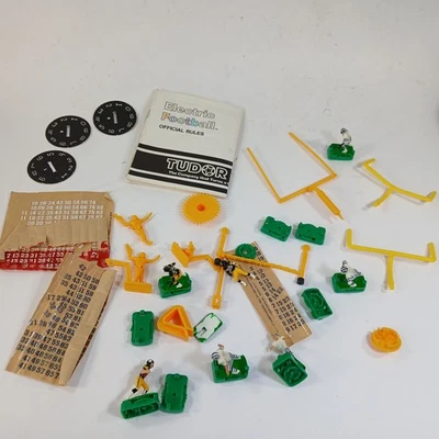 Lote de accesorios y jugadores de fútbol americano electrónicos Tudor vintage de la NFL Foto 1 de 4