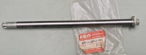 NEW GENUINE SUZUKI 64711-20511 REAR AXLE, 1982-1983 RM80 - Picture 1 of 5