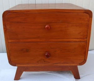 Comodini in teak massello stile anni 70 con gambe a V e 2 cassetti color natura - Foto 1 di 6