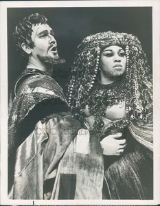 1966 Press Photo Justine Diaz Leontyne Price New Met Countdown to Curtain TV - Picture 1 of 2