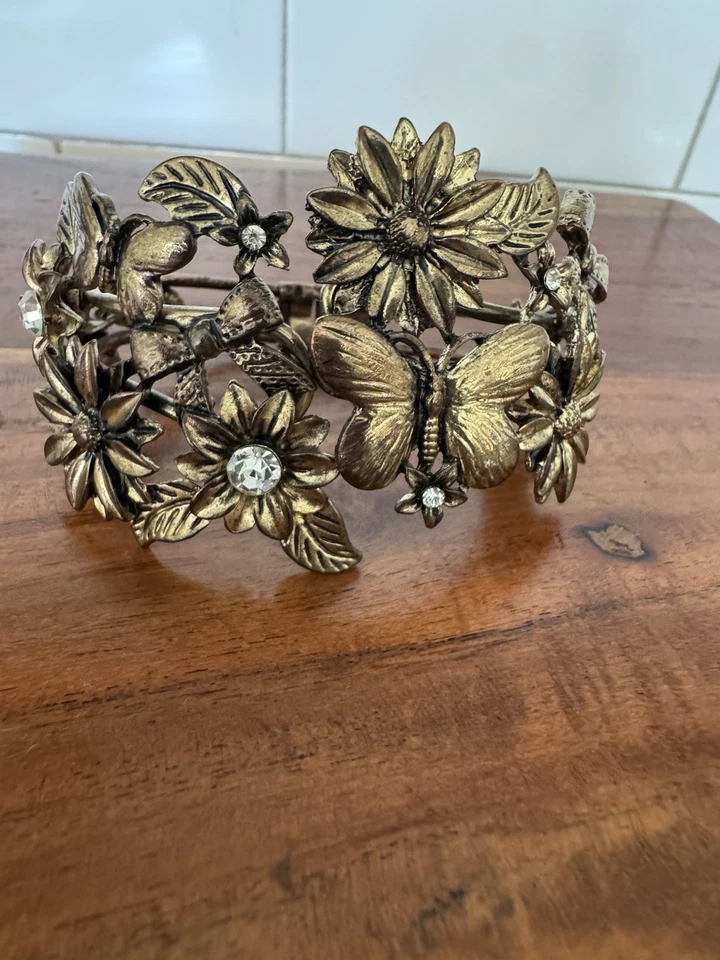 HERMOSO BRAZALETE CON BISAGRAS VINTAGE FLORAL/lazo color bronce estrás Foto 1 de 4