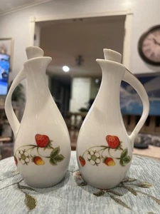 Pair of Vintage Otagiri OMC Japan strawberry vinegar & oil bottles gold accent - Picture 1 of 24