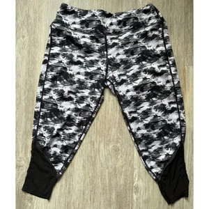 Pro Player | Women’s Gray Black Camo Athletic Yoga Capri Leggings | Large - Picture 1 of 4