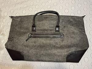 NWT DSW Gray Felt Weekender Bag Tote Zipper Gray Faux Leather Bottom 22"L x 12"H
