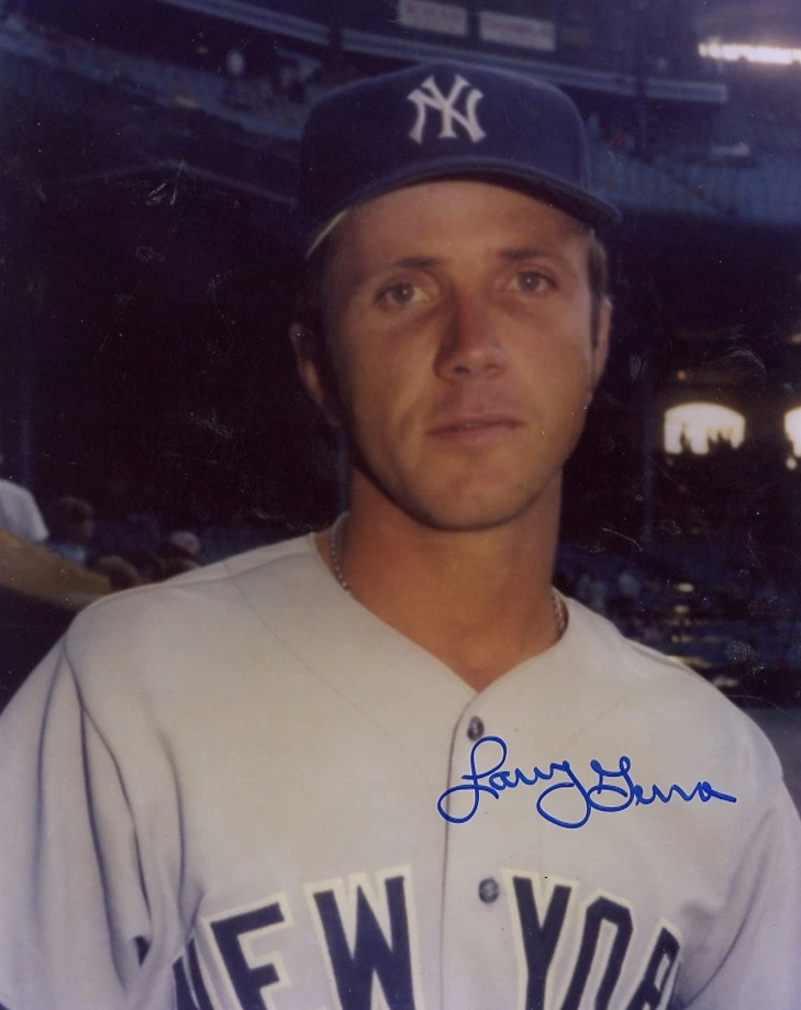 LARRY  GURA    NEW  YORK   YANKEES   SIGNED  AUTOGRAPHED    8X10  PHOTO  - Image 1 of 1