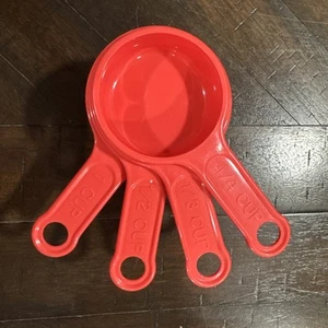 Rubbermaid Vintage Measuring Cup Set 4pc No Ring Red 8315 1/4 1/3 1/2 1 Cup - Picture 1 of 4