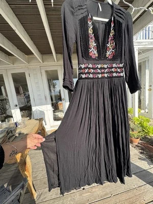 VESTIDO CAMPESINO FLORAL BORDADO NEGRO FREE PEOPLE USADO EN EXCELENTE ESTADO GASA MANGA LARGA BOHO Foto 1 de 4
