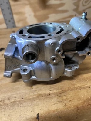 Jarra de cilindro original Kawasaki KX100 2006-2013 11005-0053 Foto 1 de 4