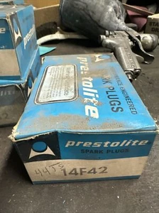 10pcs Prestolite 14F42 NOS New Prestolite Spark Plugs -  Full Box - Bild 1 von 3
