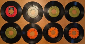 THE ASSOCIATION - LOT OF 8 - WINDY/ ALONG CAME MARY/TRAVELERS GUIDE - 7" RECORDS - Picture 1 of 4