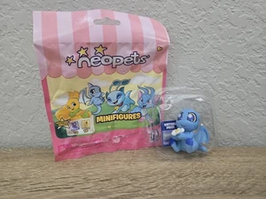 Minifigura Neopets SHOYRU (abierta) + código de premio virtual (sin usar) - Imagen 1 de 4