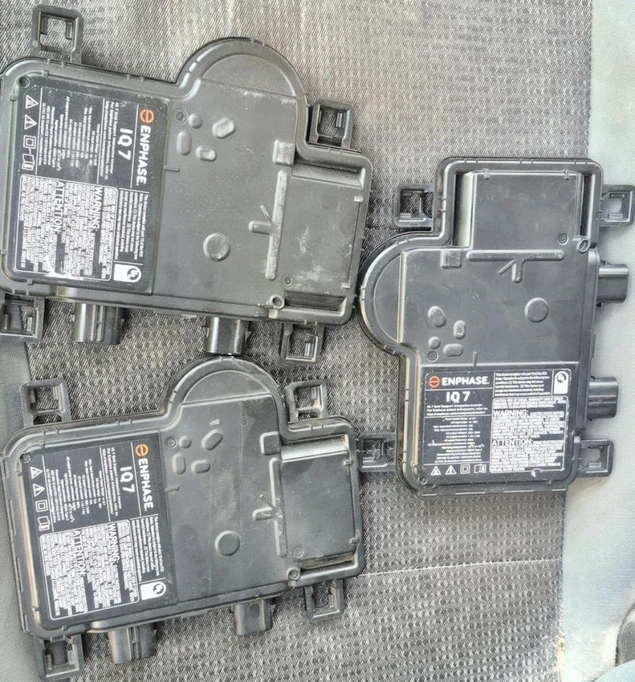 (3) Microinversor Enphase IQ7 solo para piezas Foto 1 de 1