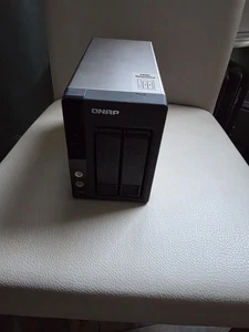 Qnap TS-221 with 2TB - Picture 1 of 7