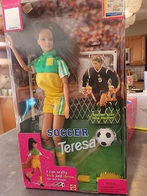 1998 Barbie Soccer Teresa Doll 20207 FIFA Womens World Cup Mattel - Image 1 of 4