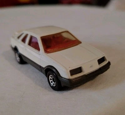 LESNEY MATCHBOX-Modellino FORD SIERRA XR4i-Anno 1983-7,5 Cm-1:58-1 Versione - Immagine 1 di 4