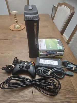 Consola y cables oficiales Microsoft Xbox 360 Elite 120 GB incluye 6 juegos probados Foto 1 de 4