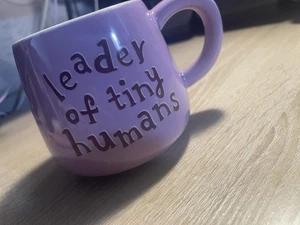 4: Taza de café púrpura “líder de los humanos pequeños” - Imagen 1 de 4