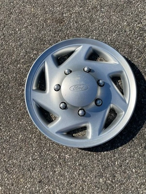 Cubierta de rueda tapacubos de 16 pulgadas Ford Econoline E250 E350 1992 a 2014 de fábrica Foto 1 de 4