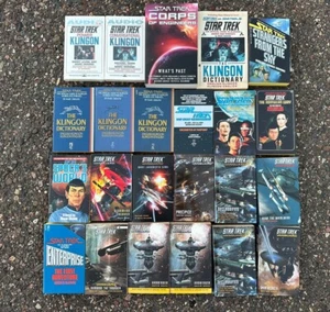 21 Star Trek Paperback Book Lot of Novels Dictionary & 2 NEW Klingon Cassettes - Imagen 1 de 6