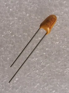 TAP105K025SCS AVX Tantalum Capacitor 1uF 25V 10% 2.5mm Pitch - 5 Pcs - Bild 1 von 2