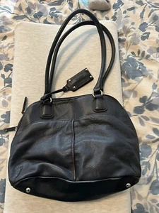 Cartera TIGNANELLA Cuero Genuino NEGRA con Cremallera Top con MUCHA Organización - Imagen 1 de 4