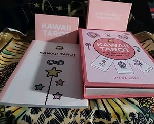 Kawaii (Cute) Tarot by Diana Lopez. It includes pouches, stones, and bracelets. - Bild 1 von 13