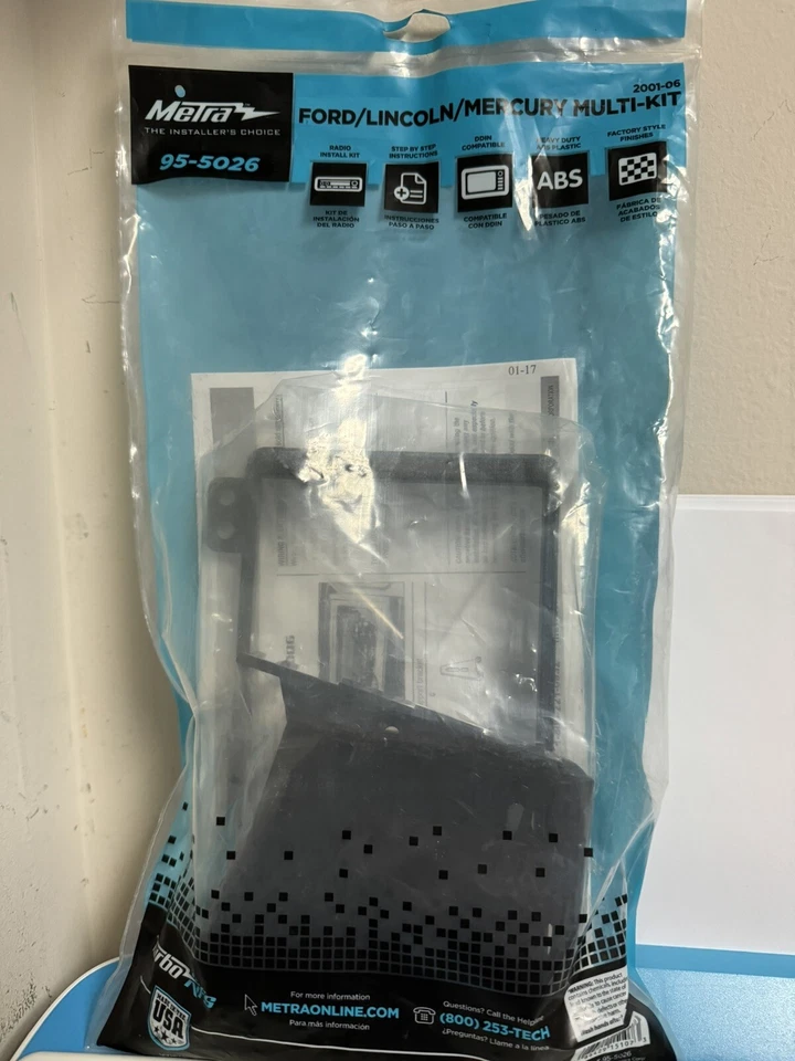 Kit de tablero de instalación doble DIN Metra 95-5026 para Select 2001+ Ford/Lincoln/Mercury Foto 1 de 1