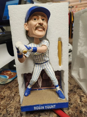 Milwaukee Brewers 2010 Robin Yount Bobblehead SGA 40th Anniversary Cover