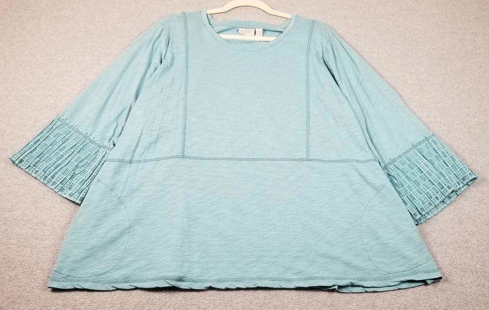 LOGO Tunic Top Womens 2X Plus Light Blue ¾ Bell Sleeve Side Pockets Stretch Knit - Image 1 of 4