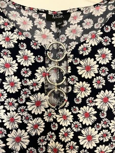 MSK Dress Super Cute Daisy Design ORing Keyhole Neckline Stretch Knit SZ. LG - Picture 1 of 3