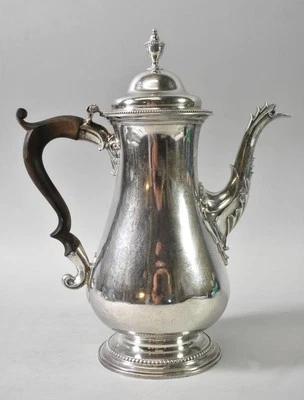 1777 William Grundy, London, George III Sterling Silver Baluster Coffee Pot - Image 1 of 4