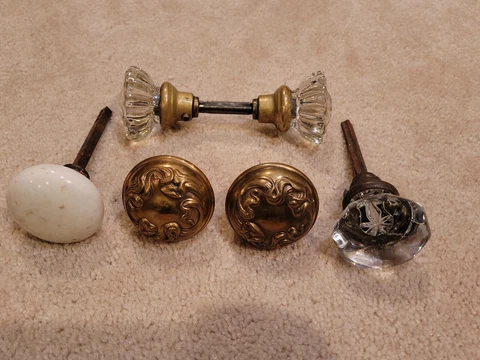 VINTAGE LOT OF BRASS & GLASS DOOR HANDLES NICE Cover