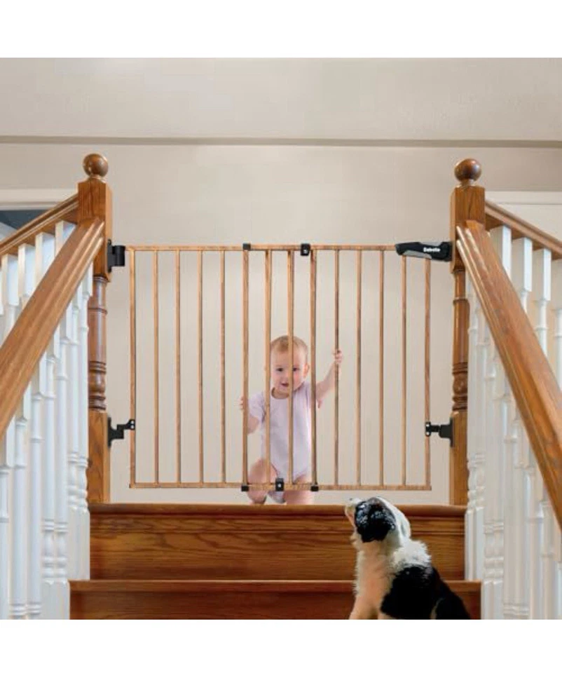 Puerta para bebé Babelio 26-43" sin barra inferior, cierre automático, patrón de madera marrón Foto 1 de 3